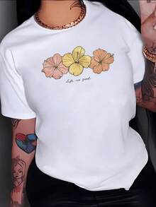 Tres flores de tonos cálidos simbolizando alegría esperanza y energía positiva acompañadas de la frase  creando un mensaje optimista camiseta de mujer casual cómoda y moderna - Blanco - Ver 8