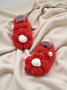 1 Pair Handmade Daisy Flower Infant Booties, Crochet Knitted Shoes, Newborn Infant Footwear - Red - View 3