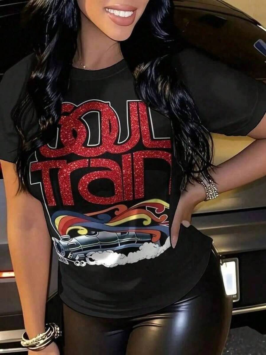 Women's Plus Size Cotton Graphic T-Shirt, Retro Soul Train Design - Black 70s Disco Style T-Shirt With Blue And Red Details - Soft Casual Crew Neck Top, Machine Washable For Summer Theme Events And Casual Outfits, Classic Crew Neck Design, Comfortable Fit, Durable Print, Y2K Style, Men's Oversized T-Shirt, Summer T-Shirts, Women's Casual Printed T-Shirt, Short Sleeve And Crew Neck, Spring/Summer Local Urban Fashion. - 黑色 - 查看 1