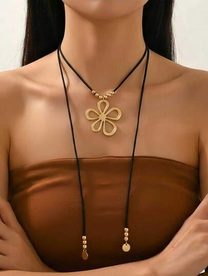 1 chiếc dây chuyền mặt treo thời trang nữ, phong cách Bohemian cổ điển mặt hoa rỗng, dây chuyền dây thừng hoa hai lớp, thiết kế dây rút điều chỉnh, mặt treo đĩa tròn nhỏ hình học tối giản, chiều dài dài linh hoạt, phù hợp cho hằng ngày, tiệc tùng, Trung Đông, mùa cưới, phụ kiện cổ phân lớp, quà tặng phụ kiện cá nhân hóa độc đáo