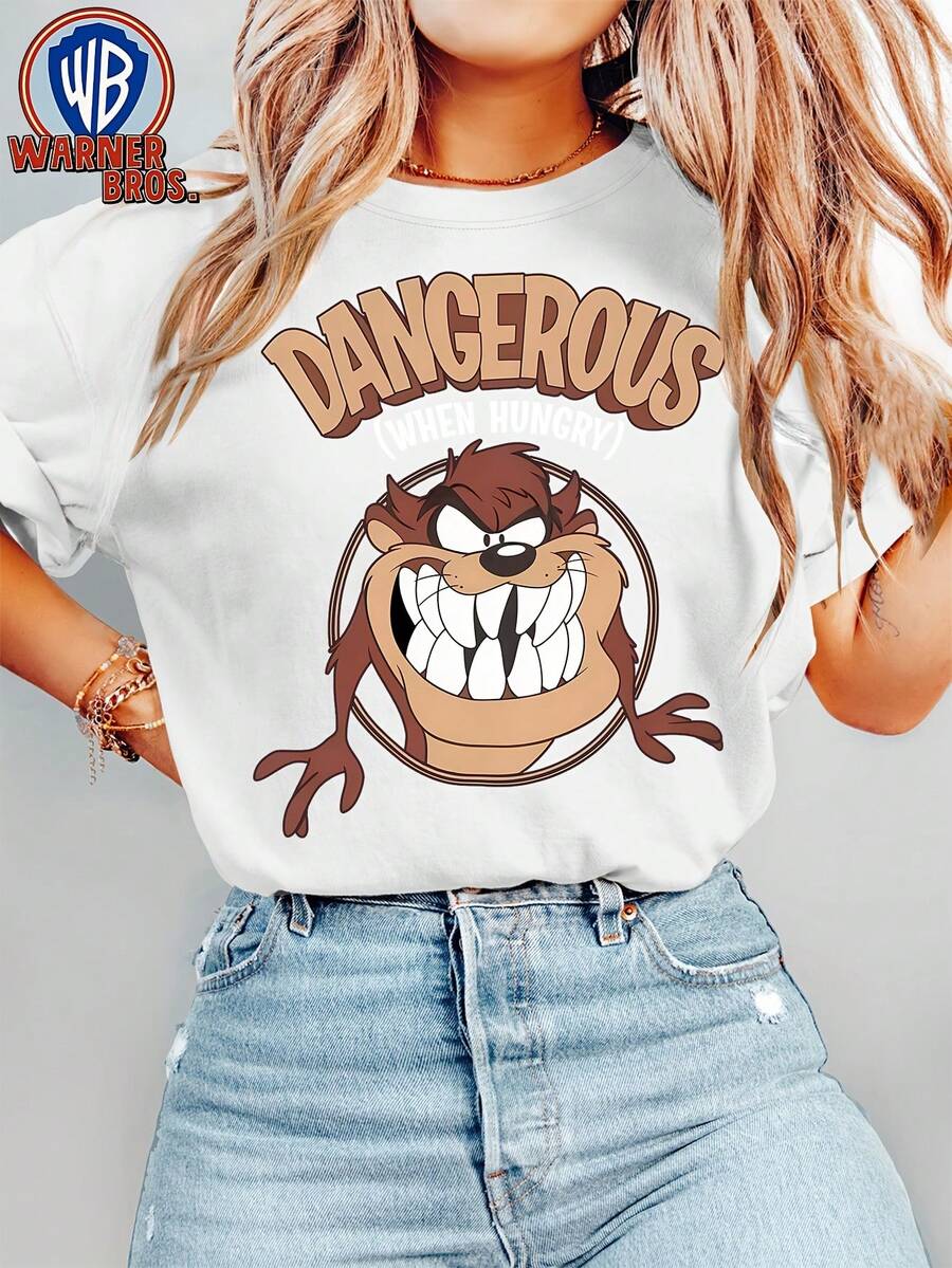 Women's Summer T-Shirt With A Unique Design Featuring A Large Print Of The Tasmanian Devil's Face. It Has A Round Neck, Short Sleeves, And Is Available In Plus Sizes. Inspired By Classic Warner Bros. Movies From The 90s, It's Perfect For Casual Vacations And Versatile Retro Style. - 白色 - 查看 1