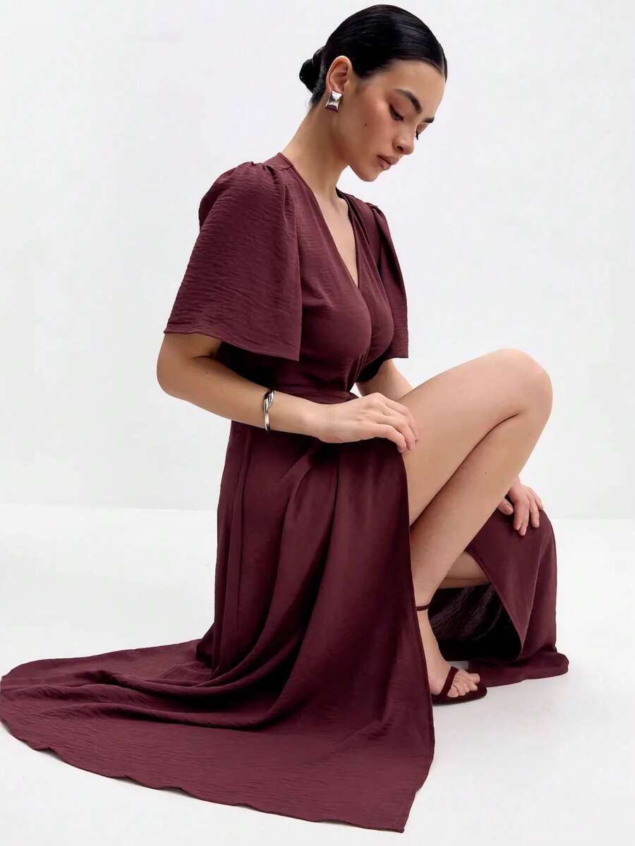 French Maxi Dress With V-Neck, Tie And Fitted Waist, Spring Summer 2026 - 酒紅色 - 查看 1
