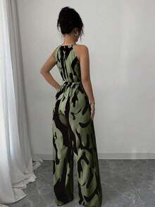 Mono de tela estampada con envolvente frontal para mujer, diseño que define la cintura para usar en ocasiones elegantes, ya sea de fiesta o diario - Verde militar - Ver 2