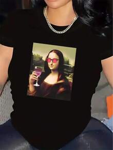 Camiseta de manga corta con diseño de Mona Lisa sosteniendo un vaso de vino| Tejido, cuello redondo, elasticidad media, ligera y duradera, ropa casual para el hogar o el restaurante, perfecta para la comodidad diaria, camiseta gráfica divertida y elegante para adultos - Negro - Ver 7