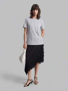 2026 Primavera/Verano Camiseta casual de mujer de manga corta con diseño de rayas de unicolor y cuello redondo, adecuada para el estilo casual urbano, la moda minimalista, el transporte urbano, la sencillez elegante, el Día del Maestro, la tela de p - Gris - Ver 8