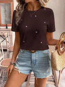 Frenchy Camiseta casual de manga corta para uso diario con corazón bordado en hilo dorado para mujer, camiseta de verano para mujeres con atuendo de fiesta de té de algodón, parte superior bordada, camiseta de algodón para mujeres.Tops de verano - Marrón - Ver 3