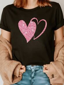 Dos corazones rosados entrelazados simbolizan el amor sincero la conexión profunda y la alegría compartida reflejando afecto y ternura en cada detalle camiseta de mujer casual cómoda para uso diario - Negro - Ver 1