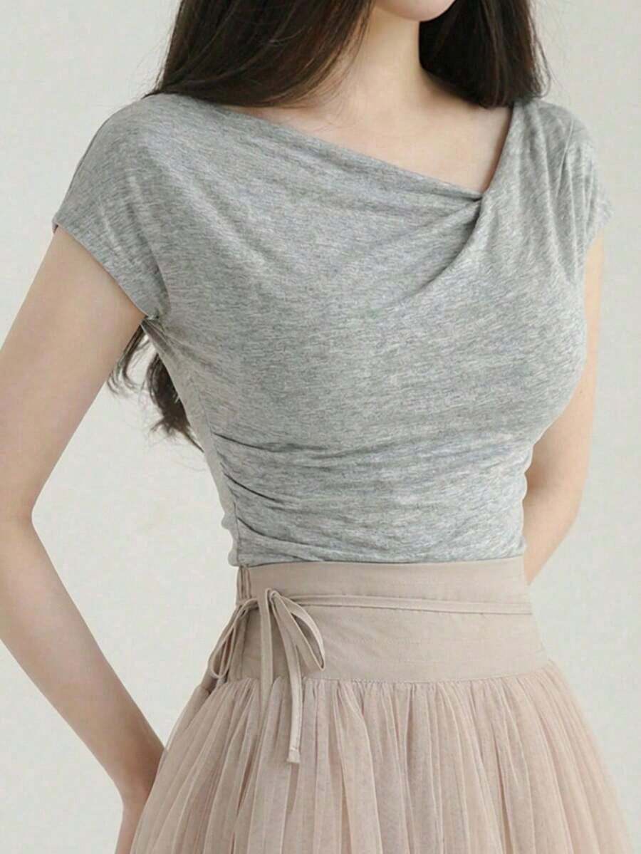 Camiseta de manga corta ajustada con cuello asimétrico y fruncido, de unicolor, para salir, para mujer de verano - Gris - Ver 1