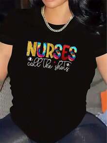 Camiseta Gráfica para Enfermeras "Call The Shots" - Camiseta Negra con Texto Colorido de Enfermeras, Camiseta Ligera para Enfermeras, Uniformes Médicos, Lugar de Trabajo, Atuendo Casual - Ro - Negro - Ver 6
