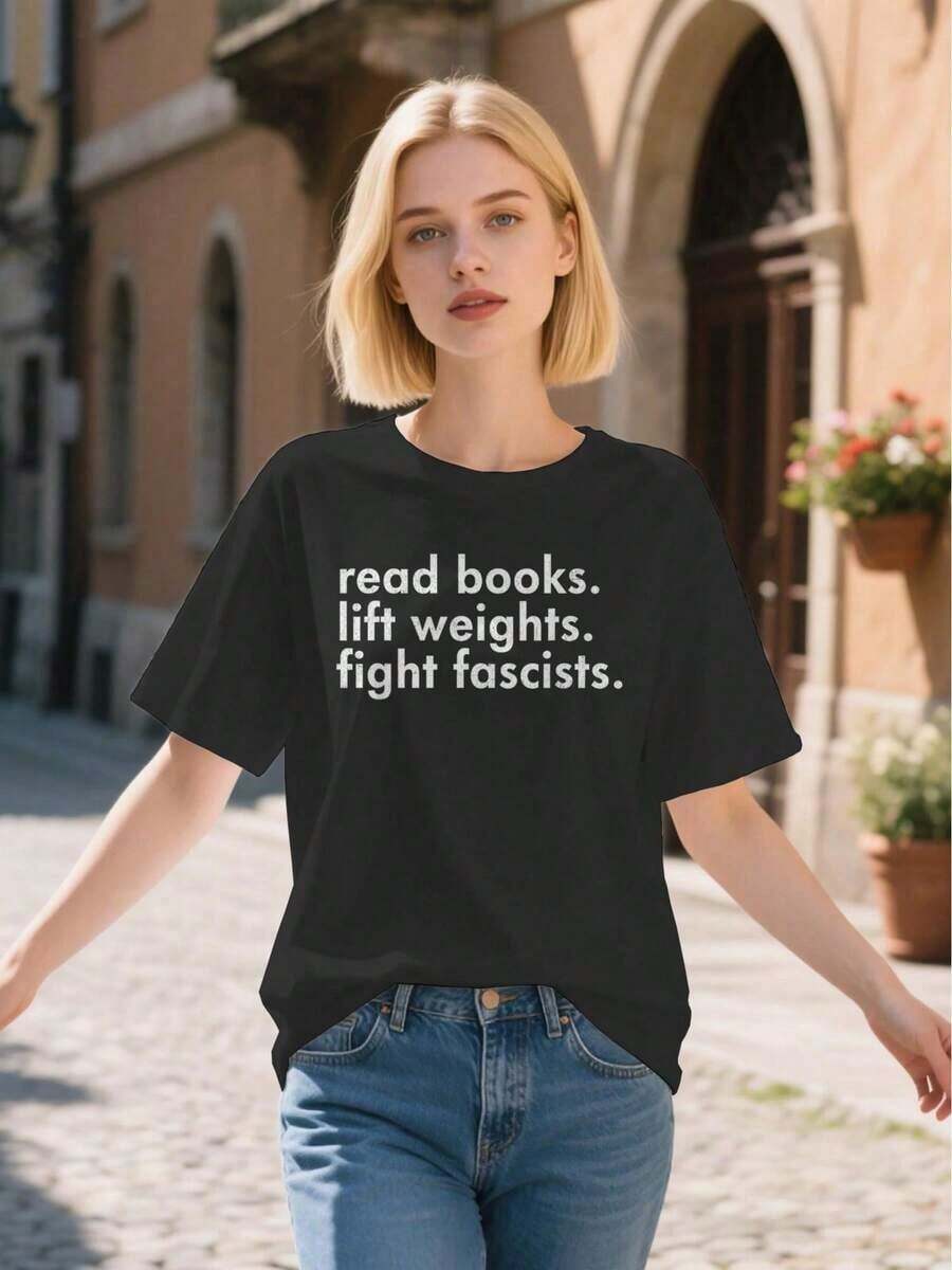 Women's T-Shirt With The Slogan "Books, Lift Weights, Fight Fascists" - Activist Graphic T-Shirt With Political Statement, Loose Fit, Casual Crew Neck, For All Seasons, For Book Lovers And Social Justice Advocates - 黑色 - 查看 1