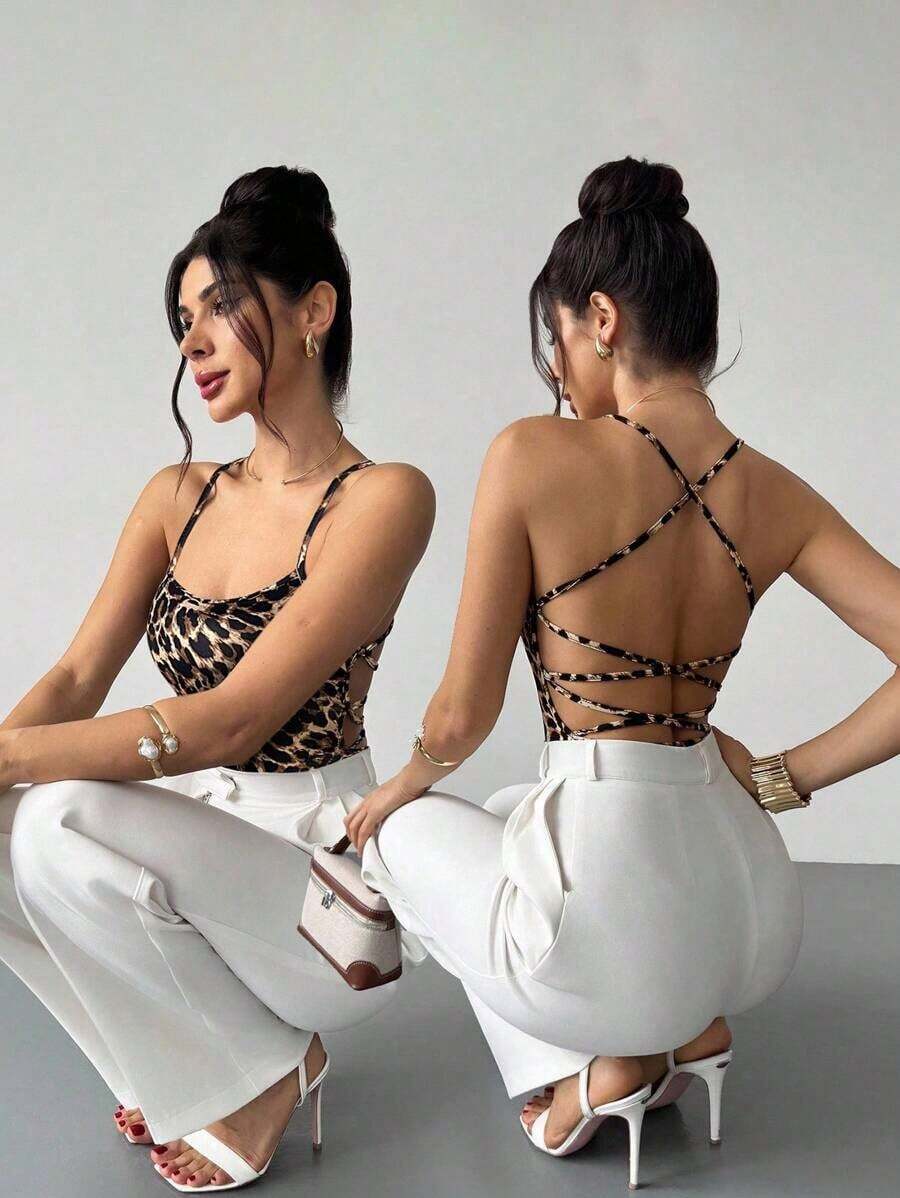 Body elegante y romántico con estampado bohemio y espalda cruzada, adecuado para vacaciones en la playa de Hawái y citas - Marrón 3 - Ver 1