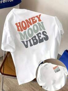 New Men's T-Shirt Made Of 180g Heavyweight Cotton, Featuring A HONEY MOON VIBES Print On The Front And Back. Fashionable, Short-Sleeved, Suitable For Casual Daily Wear And Outdoor Fitness Activities. Unique Double-Sided Pattern Design - Perfect For Spring And Autumn As An Inner Layer And For Summer As A Standalone Garment. Unisex. - 黑色 - 查看 6