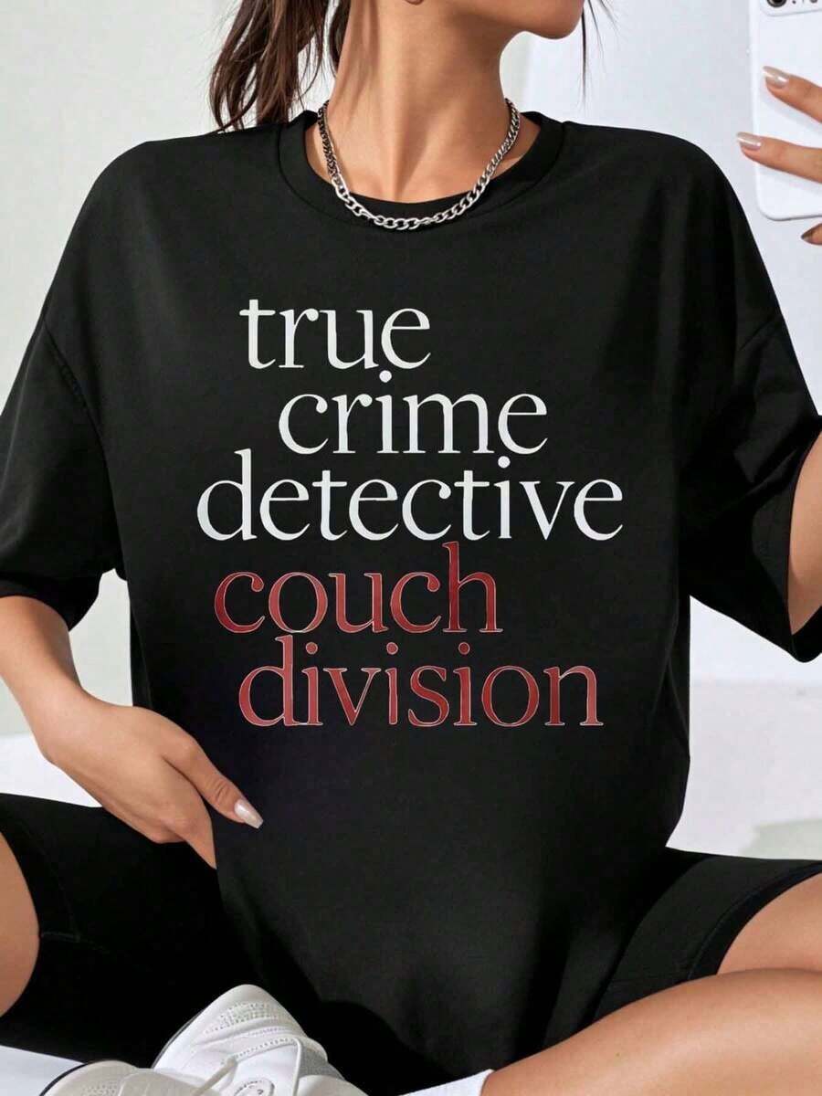 Camiseta Oversize de Mujer con Estampado Gráfico de la División de Detectives de Crímenes Reales, Estilo Casual y Holgado - Negro - Ver 1