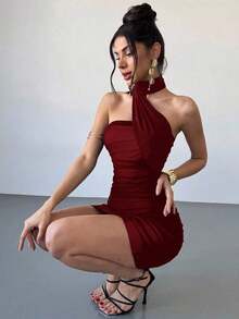 Nuevo vestido mini elegante, sexy y seductor de malla negra y roja con pliegues en la cintura, escote sin tirantes y dobladillo con lazo, ideal para la temporada de bodas, festivales de música, vuelta al colegio, vacaciones y eventos de fiesta y cóctel - Burdeos - Ver 1