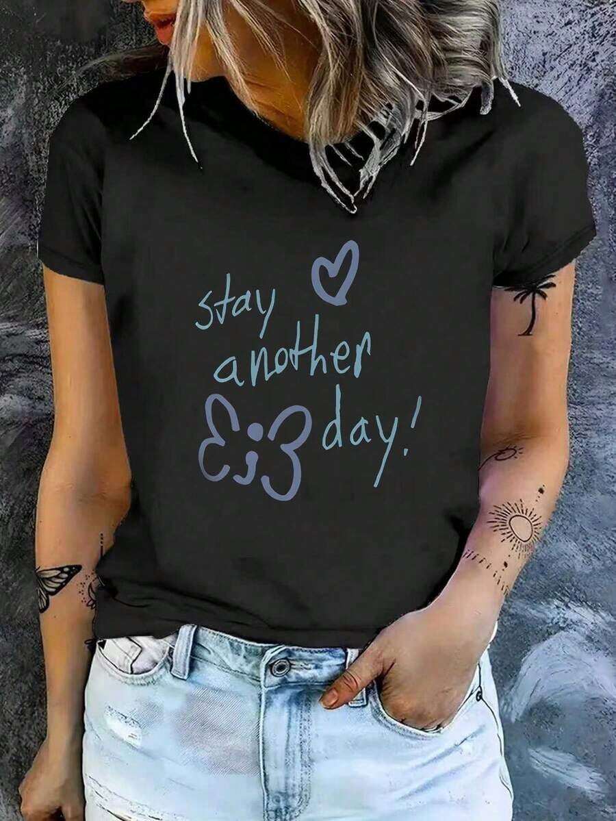 Premium Quality Women's Short-Sleeved Cotton T-Shirt With A Printed Design, Casual And Fitted. The Shirt Features A Beautiful E3 Happy Day Heart Design, Is Soft And Comfortable, And Is A Versatile Garment Suitable For Everyday Wear. . - 黑色 - 查看 1