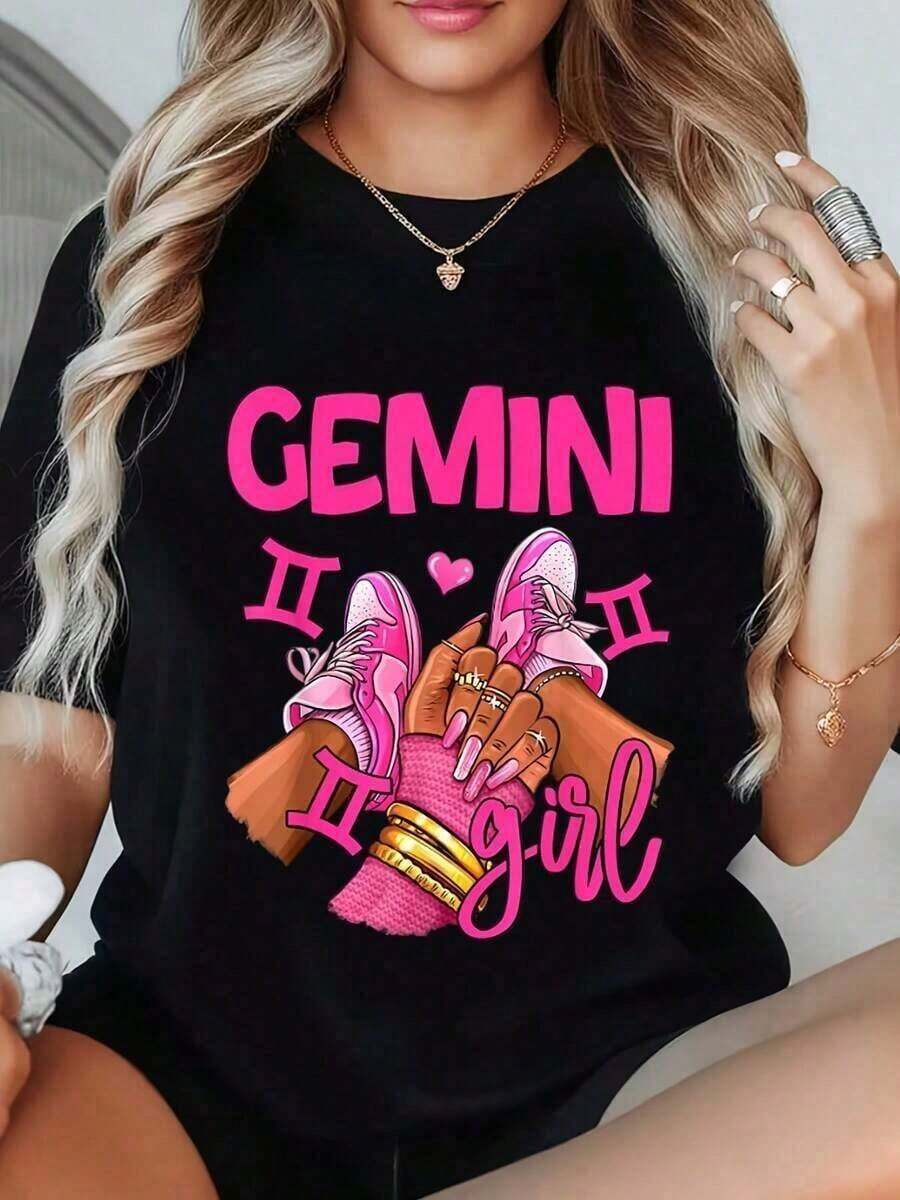 Camiseta Clásica Unisex con Estampado de la Chica Géminis y el Signo Zodiacal, Zapatillas Rosadas y Estampado de Mano, Cuello Redondo, para Uso Casual, Conjuntos de, Moda Diaria, Estilo de Temporada, Regalo para Familiares y Amigos, Blusas Casuales para Mujer - Negro - Ver 1