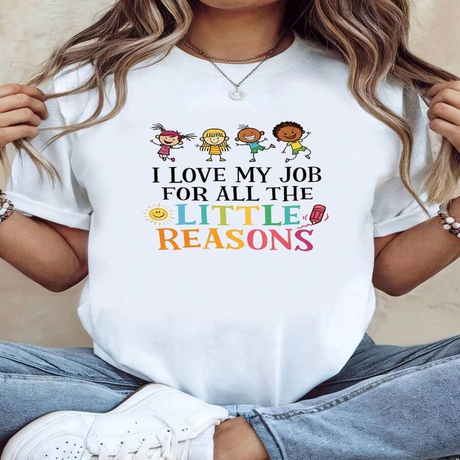 Camiseta de manga corta de algodón con cuello redondo para mujer con estampado "I Love My Job Little Reasons" (Amo mi trabajo por pequeñas razones) - Corte casual regular. - Blanco - Ver 1