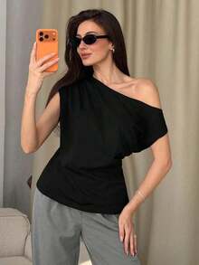 Camiseta de manga corta ajustada con hombros descubiertos y fruncidos a rayas para mujeres - Negro - Ver 8