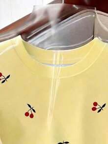 Camiseta regular de mujer, efecto de mezclilla con contraste de color y estampado de perrito de mezclilla - Multicolor 9 - Ver 4