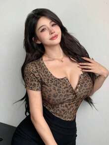Camiseta de manga corta de ajuste slim con estampado de leopardo, top corto para mujer de uso casual en verano - Multicolor - Ver 6
