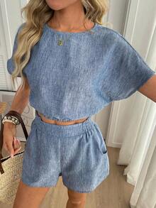 Conjunto de 2 piezas casual y elegante para primavera/verano con blusa de cuello redondo con estampado floral vintage y dobladillo recogido, y shorts con bolsillo con volante en la cintura - Azul - Ver 8