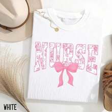 [Camiseta Gráfica] Camiseta de Enfermera con Lazo 100% Algodón, Camiseta de Enfermera Coqueta Rosa, Regalo para Enfermeras, Camiseta Floral de Enfermera, Camiseta de Enfermera Registrada Toile De Jouy, Camisetas de Primavera, Camisas de Verano, Camiseta de Manga Corta de Otoño, Camiseta Tallas S-7XL para Todo Tipo de Cuerpo, Perfecta para Citas, Actividades al Aire Libre y Uso Casual, Transpirable y Cómoda. - Blanco - Ver 1