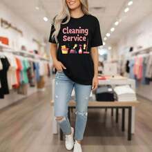 1 pieza de camiseta de algodón con estampado de servicio de limpieza para mujer, manga corta, cuello redondo, estilo casual, color negro, camiseta con gráfico divertido de herramientas de limpieza, cómoda para uso diario, corte holgado, regalo para limpiadores, personal de limpieza, ropa para el día de lavandería, fácil cuidado, tela de algodón transpirable, 180g Algodón 100%. - Negro - Ver 1