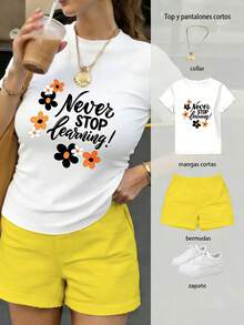Conjunto de blusa y pantalones cortos para mujer, patrón de margaritas en tonos negro y naranja con texto motivador, diseño vibrante y juvenil - Camiseta blanca + pantalones cortos amarillos - Ver 6