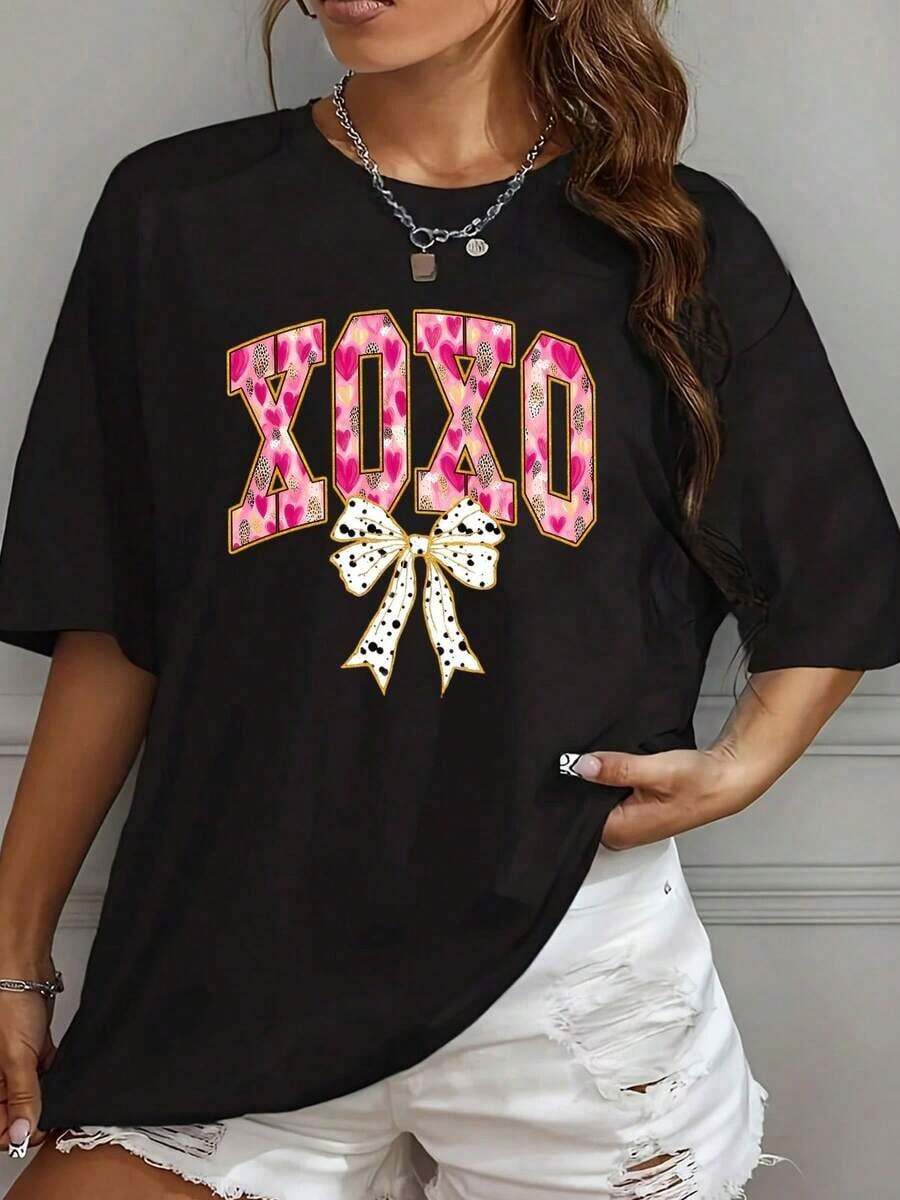 Women's T-Shirt With Pink Heart Print XOXO And Bow, Casual Summer T-Shirt For Women, Fashion Graphic Tee For Valentine's Day And Romantic Occasions - 黑色 - 查看 1