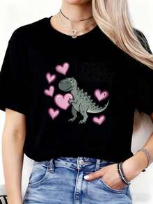 Women's Y2K Style Valentine's Day T-Shirt With Dinosaur And Pink Heart Design "I Steal Hearts" - Gold Aesthetic, Layered Collar, Denim Top, Festive Outfit, Casual Short Sleeve Crew Neck H-Cut T-Shirt. - 黑色 - 查看 1