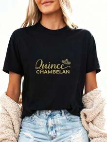 Quince Chambelan & Elegant Gold Crown, Women's Short-Sleeved T-Shirt With Elegant Text, Comfortable, Soft And Lightweight Fabric, Ideal Gift For Quinceañera Enthusiasts Or Lovers. 100% Cotton. - 黑色4 - 查看 3