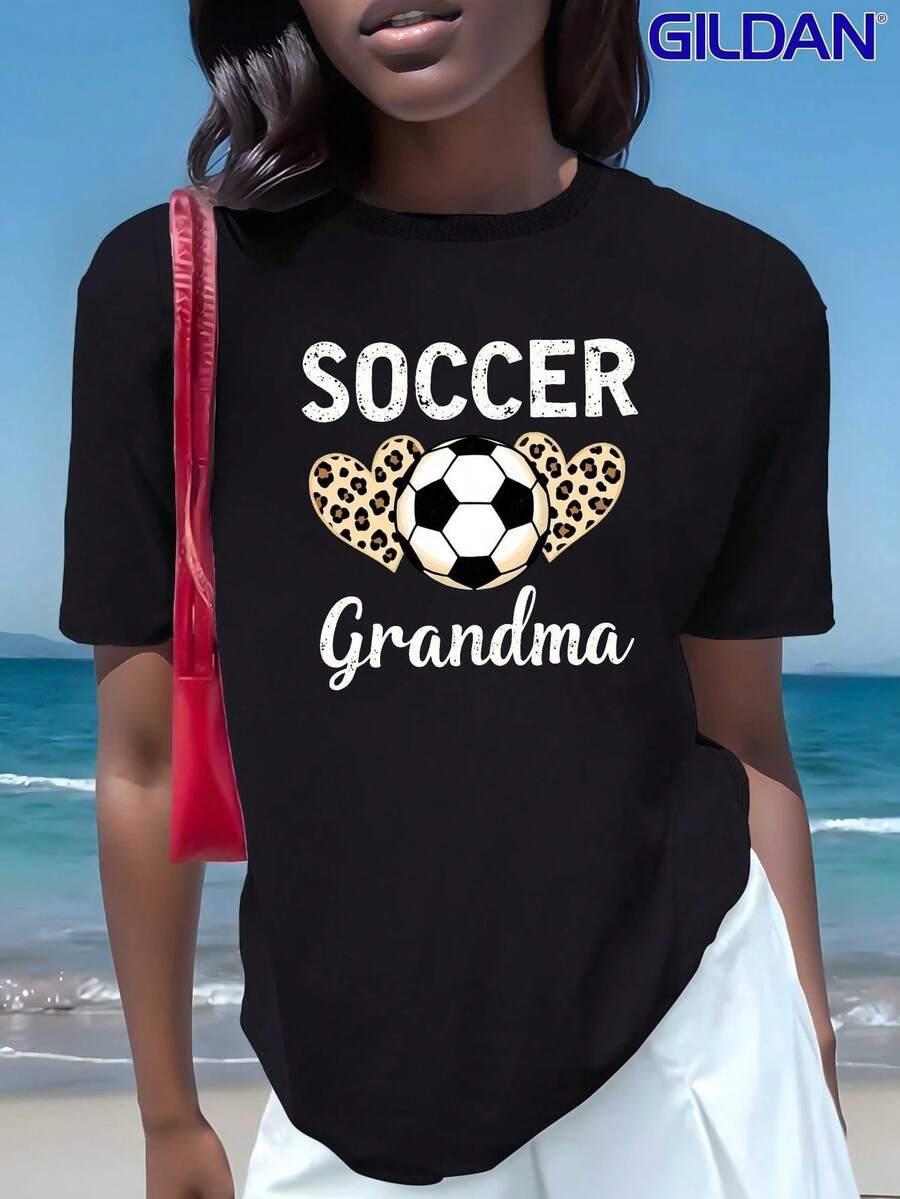 Camiseta Estampada para Mujer - Camiseta Casual de Manga Corta y Cuello Redondo con Diseño de Corazón de Leopardo y Texto SOCCER Grandma. Con un Corte Relajado para Todas las Estaciones, Perfecta para Uso Diario y Atuendos de Vacaciones (Lavable aáquina). - Negro - Ver 1