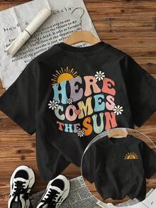-Camisa de manga corta y cuello redondo con estampado floral y la inscripción "Here Comes" festival - Negro - Ver 1