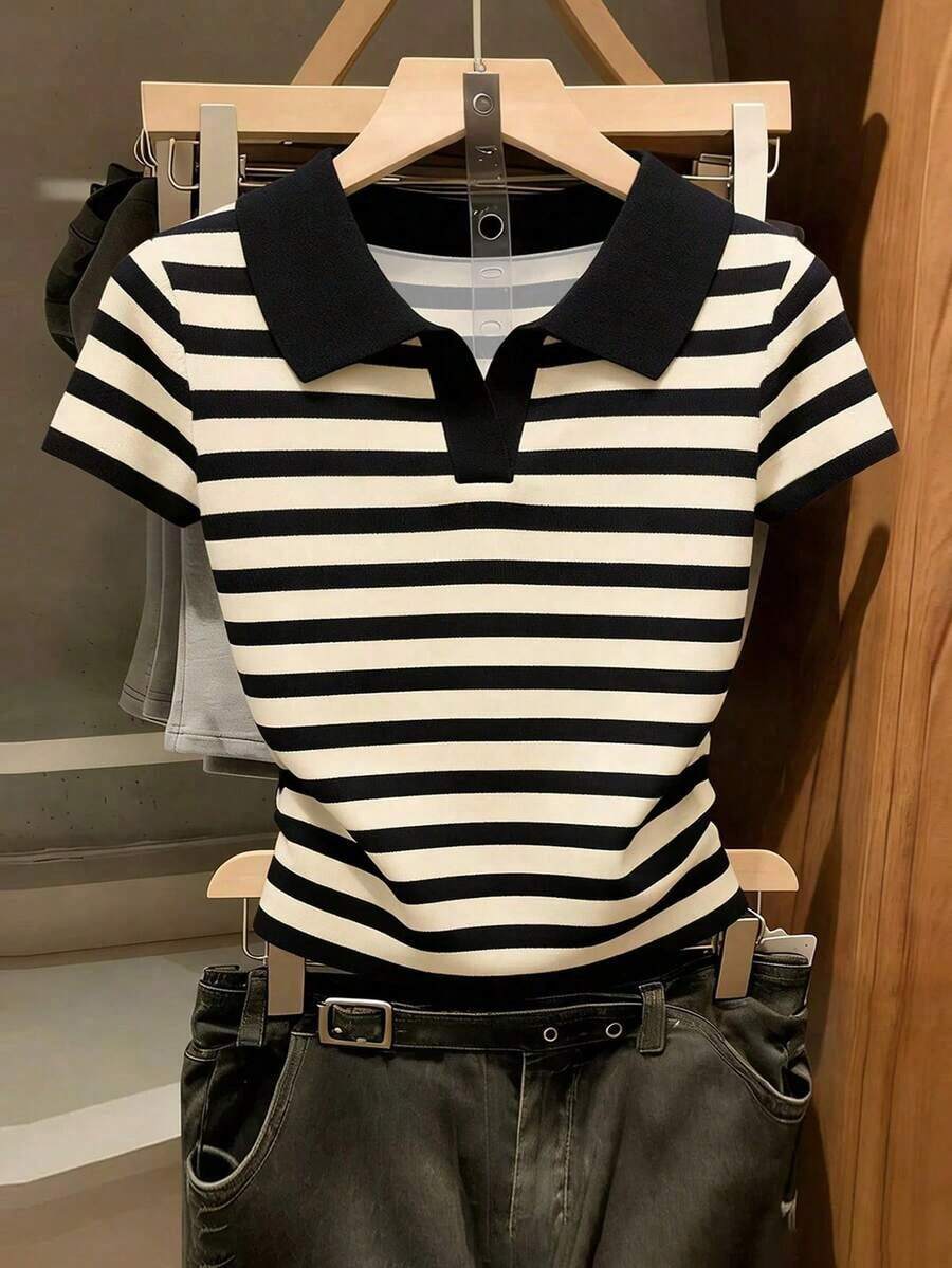 Camiseta casual versátil de mujer con estampado floral, cuello polo y mangas cortas de color contrastante - Multicolor - Ver 1