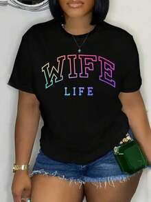 Camiseta gráfica "Wife Life" de Soft Wo|Camiseta casual de manga corta con cuello redondo y estampado de letras arcoíris vibrantes, tela suave y transpirable, camiseta cómoda para primavera, verano y otoño para mujer - Idea de regalo divertida para esposa, prenda esencial de guardarropa de temporada, camisetas de manga corta para mujer, camisetas gráficas, tops gráficos para mujer, camiseta de verano, camiseta casual, camisetas de verano, tops, conjuntos de verano para mujer, camiseta casual cómoda de manga corta con cuello redondo, blusas elegantes para dama. - Negro - Ver 1