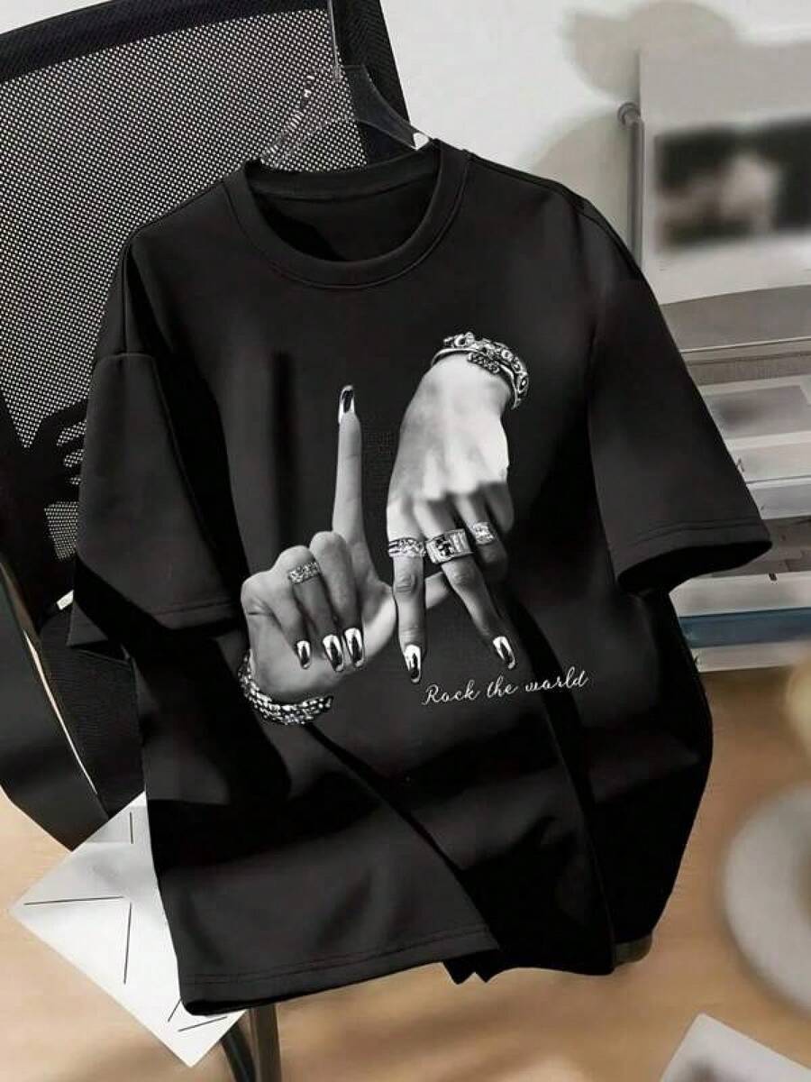 New 2026 Camisetas Para Mujer,Camisetas para parejas Camiseta única con diseño Y2K de manos con anillos y mensaje Rock the World destaca por su estilo audaz y moderno ideal para los amantes de la moda alternativa y la autoexpresión.Perfecta para cualquier ocasión llevando un toque vanguardista y original. - Negro - Ver 1