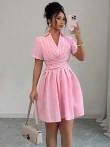Vestido camisero de verano para mujer, de cuello en V, con mangas raglán, cruce y lazo en la cintura, a rayas en color rosa - Negro - Ver 1