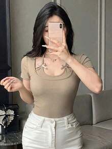Camiseta de manga corta de ajuste ceñido, casual y sexy con decoración de lazo en el cuello halter para mujer - Caqui - Ver 5