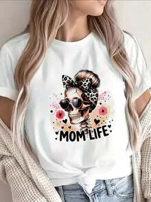 Lightweight, Black, 100% Premium Cotton Short-Sleeved T-Shirt With A "Skull Mom Life" Design, Perfect For Casual Outings At Home Or Restaurants. Features A Fun Black And White Print. A Comfortable And Casual Summer Top For Women, With A Relaxed Fit And Crew Neck. A Great Gift Idea. - 白色 - 查看 1