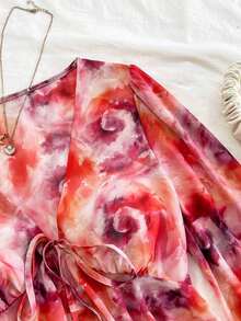 Blusa con escote en V, cintura ajustable con lazo, mangas acampanadas y fruncido en el dobladillo con detalle de volantes. - Multicolor 2 - Ver 8