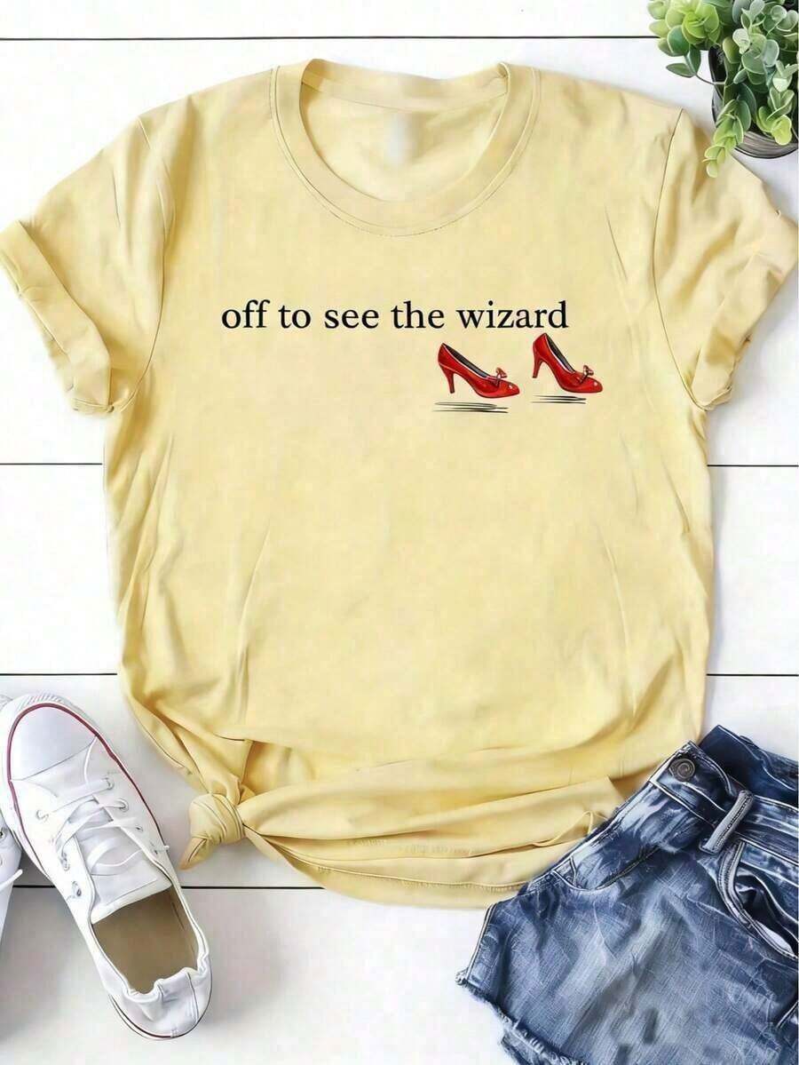 Camiseta Casual Básica de Verano de Algodón Puro, 1 Pieza, con Estampado de El Mágico de Oz para Mujer | Estampado de Pantuflas Rojas Rubí con Estilo Nostálgico, Cómodas para Todas las Temporadas, Cuello Redondo, Corte Regular, Tela Ligeramente Elástica, Camiseta Gráfica de Manga Corta con Cuello Redondo para Mujer, Temática de San Valentín, San Patricio y Pascua, Ropa Casual Diaria, Conjuntos de Verano, Camisas, Camisas para Mujer, Playeras, Playeras de Mujer, Vintage, Ropa de Pascua para Mujer, Camisetas Elegantes para Mujer para el Día de la Madre - Camiseta Vintage de Estilo Urbano Unisex de Algodón, Manga Corta y Cuello Redondo - Albaricoque - Ver 1