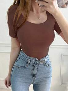 Camiseta básica de manga corta de corte slim con cuello redondo en color liso para verano, crop top para mujer - Marrón - Ver 3