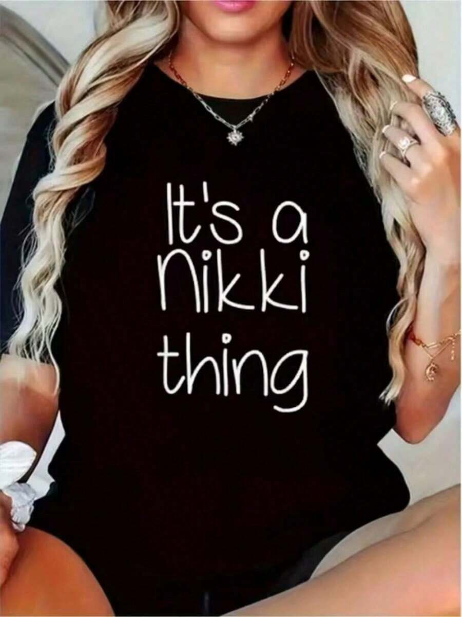 Women's Soft Casual T-Shirt, Short Sleeve Sports Top For Everyday Wear, Printed With The Slogan "It's A Nikki Thing", Suitable For Vacation, Casual Blouse For Women, Cotton Women's T-Shirts - 黑色 - 查看 1