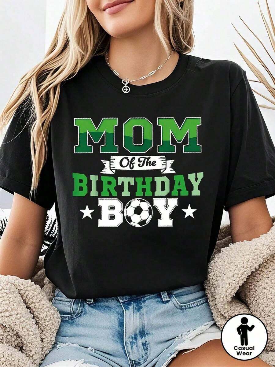 Y2K T-Shirt With A Fun Design For The Birthday Boy's Mom, Ideal For Parties And Family Events. It Stands Out For Its Vibrant Colors And Original Message, Perfect For Showing Your Love And Support On Your Child's Special Day. Buy Now And Surprise Everyone! - 黑色 - 查看 1