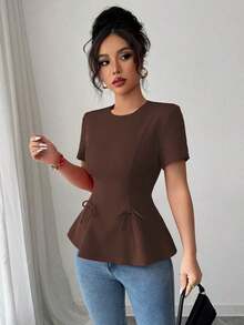 Blusa casual de primavera y verano, elegante, de estilo francés, de unicolor, con cuello redondo, corte evasé, manga corta, con cintura ceñida, detalle de lazo y cremallera posterior - Marrón - Ver 6