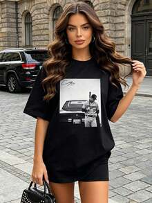 Camiseta de manga corta con cuello redondo suave y casual para mujer, el estampado gráfico de jugador de béisbol es ideal para conjuntos de primavera y verano. Negro. - Negro - Ver 2