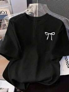 Women's T-Shirt With A Minimalist Bow Print, Made From Soft, Breathable Fabric. Modern And Versatile. Ideal For Everyday Casual Wear And As A Gift. - 黑色 - 查看 1