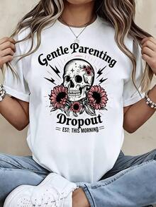 Camiseta "Gentle Parenting Dropout" con diseño de calavera negra y flores, con texto, para uso casual. - Blanco - Ver 1