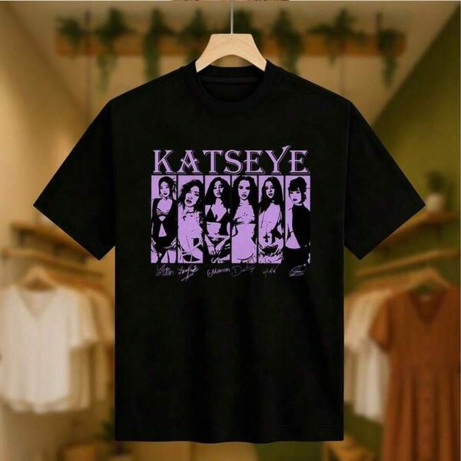 Katseye Women's Summer Fashion T-Shirt - Retro Pop Art Graphic Short Sleeve Style - 2026 Fan Style Fashion Outfit - Basic Casual Round Neck T-Shirt For Concerts, Women's Blouses, Blouses, Casual Blouses For Ladies, Casual Blouses For Ladies, Women's Tops, Tops, Unisex. - 黑色 - 查看 1