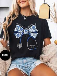 1 Simple Style Black Cartoon T-Shirt, "She Works With Willing Hands" T-Shirt, Nursing Student T-Shirt, Toile De Jouy, Christian Nurse Gift With Chinese Motifs, T-Shirt With Stethoscope And Bow. - 黑色 - 查看 1